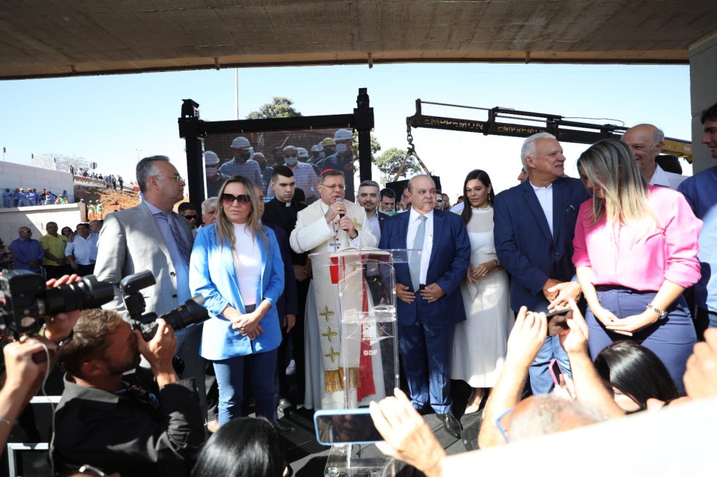 Cardeal Paulo Cezar Costa abençoa novo túnel em Taguatinga Cardeal Paulo Cezar Costa abençoa novo túnel em Taguatinga