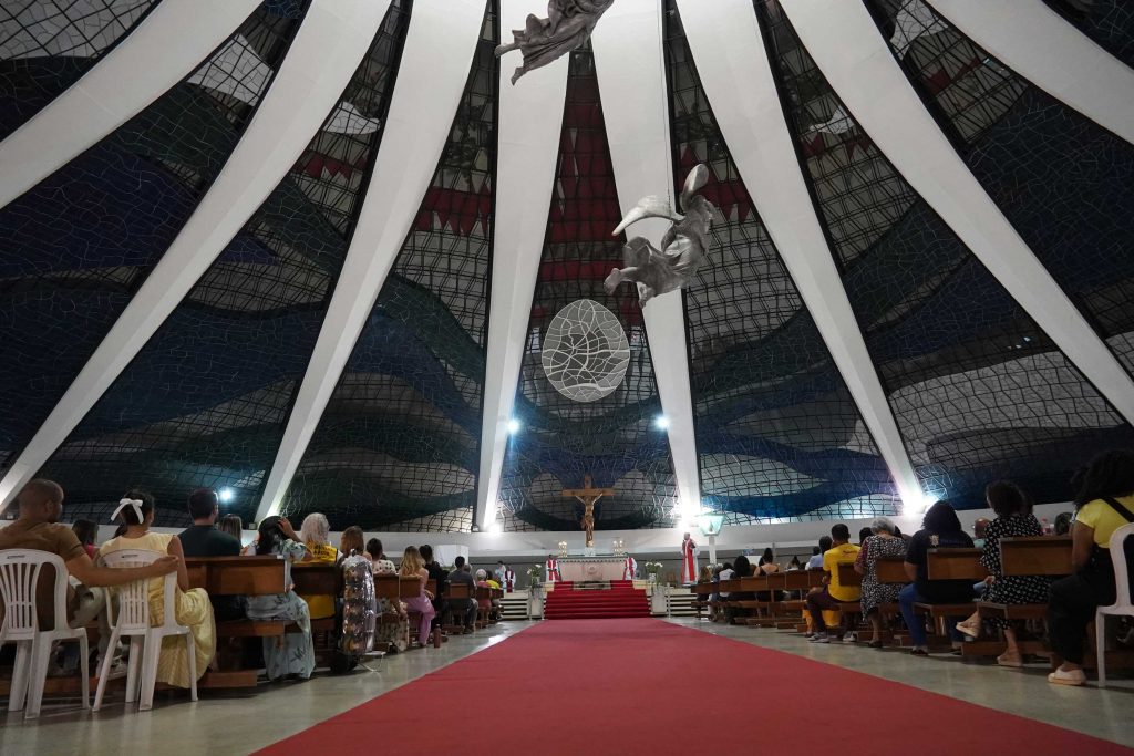 Fiéis participam da Vigília de Oração pelo Nascituro e por um Brasil sem Aborto