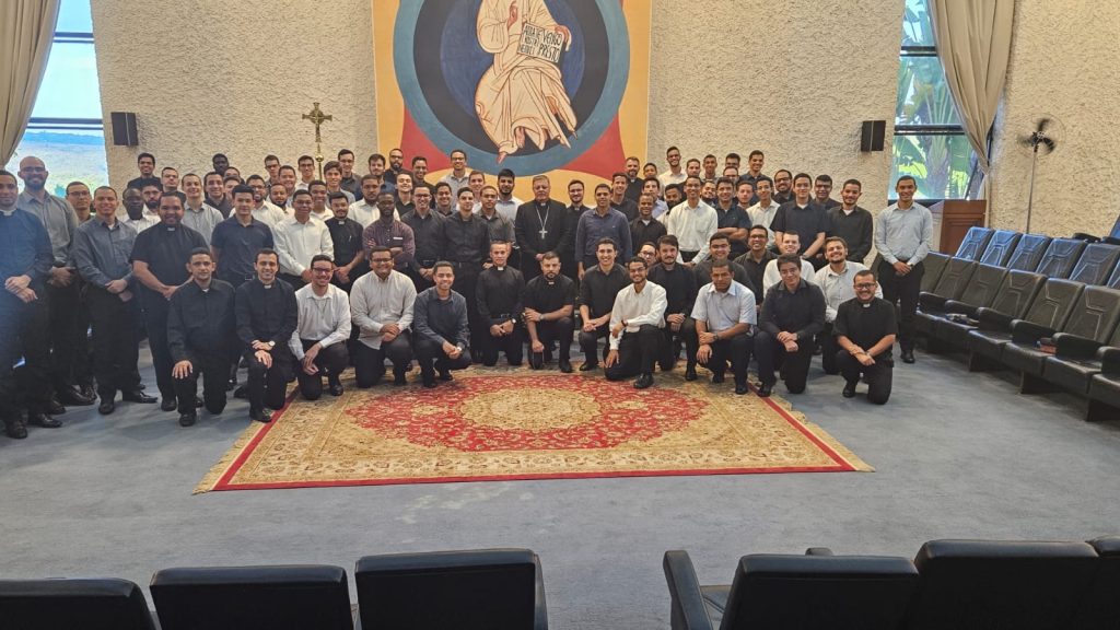 Cardeal realiza encontro com seminaristas da Arquidiocese de Brasília