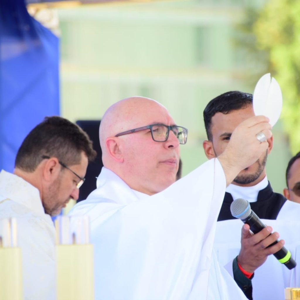 Dom Ricardo Hoepers celebra Santa Missa com as crianças na abertura da festa em honra a Nossa Senhora Aparecida Dom Ricardo Hoepers celebra Santa Missa com as crianças na abertura da festa em honra a Nossa Senhora Aparecida