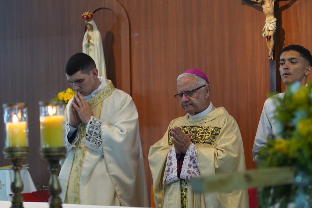 Dom Fernando Guimarães celebra a Santa Missa festiva no dia de São João Paulo II