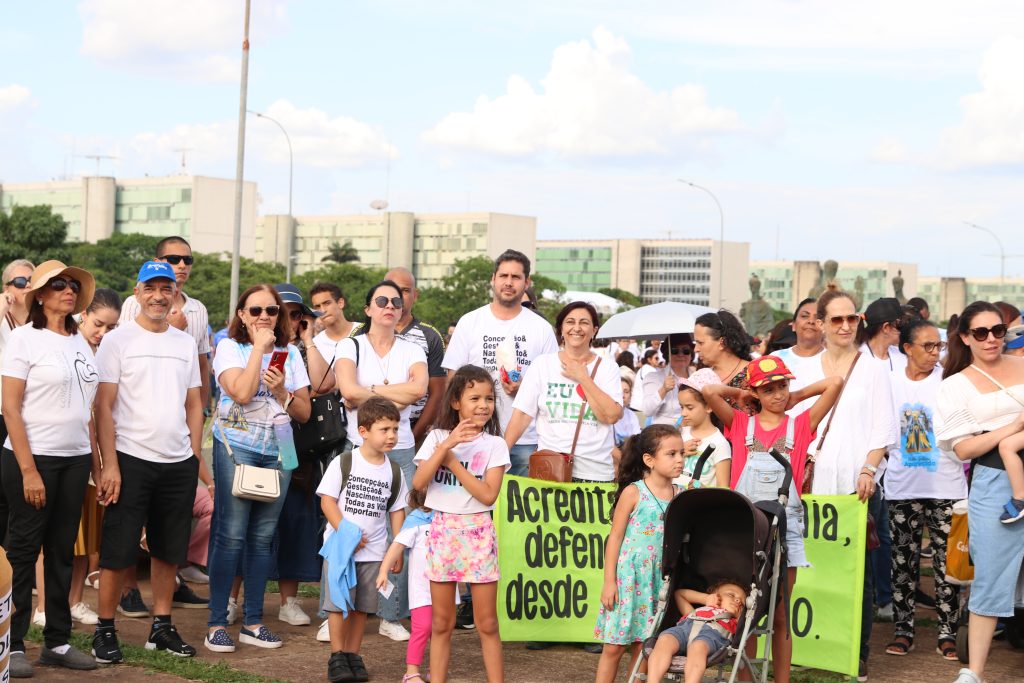 Setor Vida e Família da Arquidiocese de Brasília promove Caminhada pela Vida no Dia do Nascituro Setor Vida e Família da Arquidiocese de Brasília promove Caminhada pela Vida no Dia do Nascituro