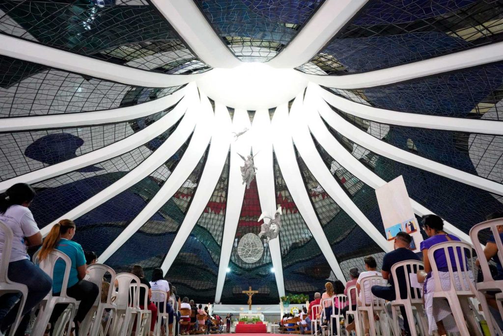 Padre Carlos Alexandre celebra Santa Missa no segundo dia da Novena em honra a Nossa Senhora Aparecida Padre Carlos Alexandre celebra Santa Missa no segundo dia da Novena em honra a Nossa Senhora Aparecida