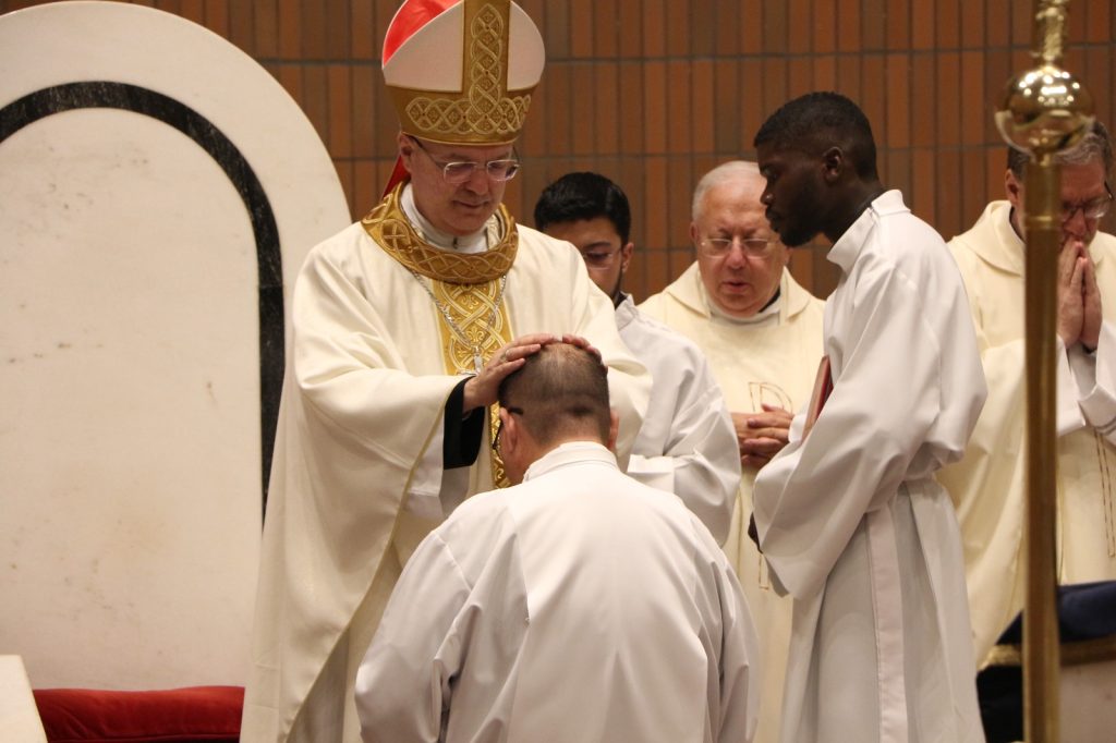 Dom Denilson Geraldo ordena Diácono Émerson Tadeu Bernardino de Oliveira