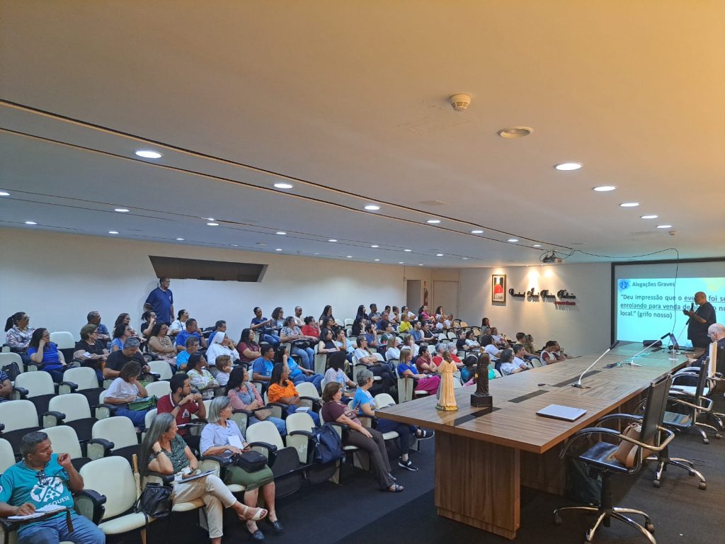 Dom Denilson Geraldo participa de reunião da CAC