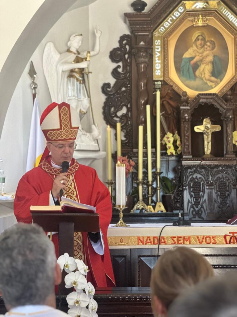 Dom Denilson Geraldo celebra a Santa Missa no Santuário da Mãe e Rainha Três Vezes Admirável de Schoenstatt Dom Denilson Geraldo celebra a Santa Missa no Santuário da Mãe e Rainha Três Vezes Admirável de Schoenstatt
