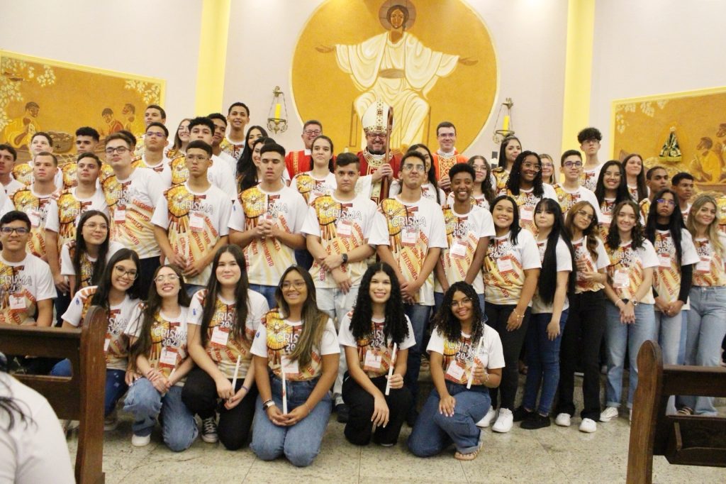 Dom Antonio de Marcos celebra o Sacramento da Crisma na Paróquia Nossa Senhora Aparecida