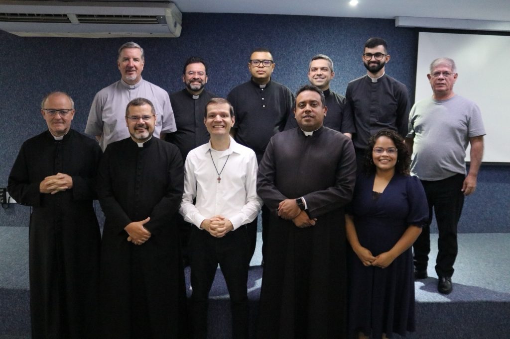 Padres da Arquidiocese de Brasília participam de formação sobre Cantilaçãodas melodias da 3ª Edição do Missal Romano