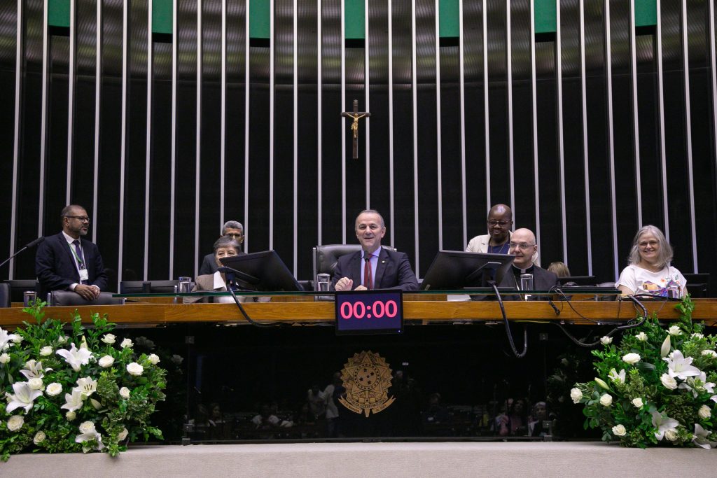 Dom Denilson participa de Sessão Solene na Câmara dos Deputados em homenagem aos 10 anos de Pontificado do Papa Francisco Dom Denilson participa de Sessão Solene na Câmara dos Deputados em homenagem aos 10 anos de Pontificado do Papa Francisco