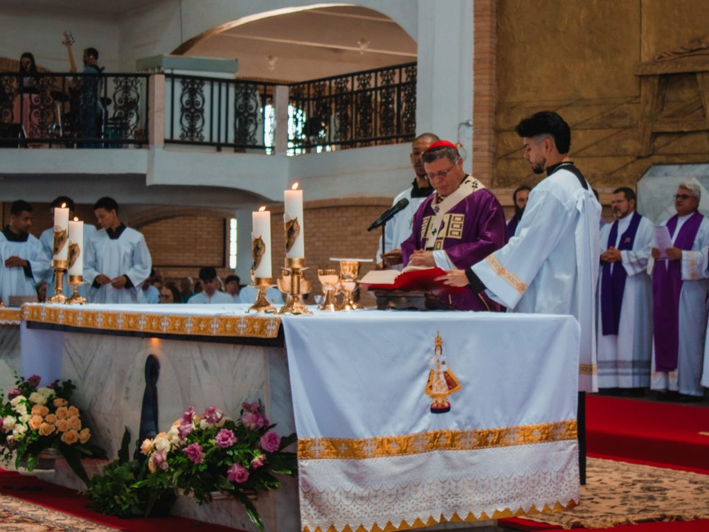 Cardeal Dom Paulo Cezar e Dom Antonio participam do Encontro de Formação e Espiritualidade dos Ministros Extraordinários da Sagrada Comunhão Eucarística Cardeal Dom Paulo Cezar e Dom Antonio participam do Encontro de Formação e Espiritualidade dos Ministros Extraordinários da Sagrada Comunhão Eucarística