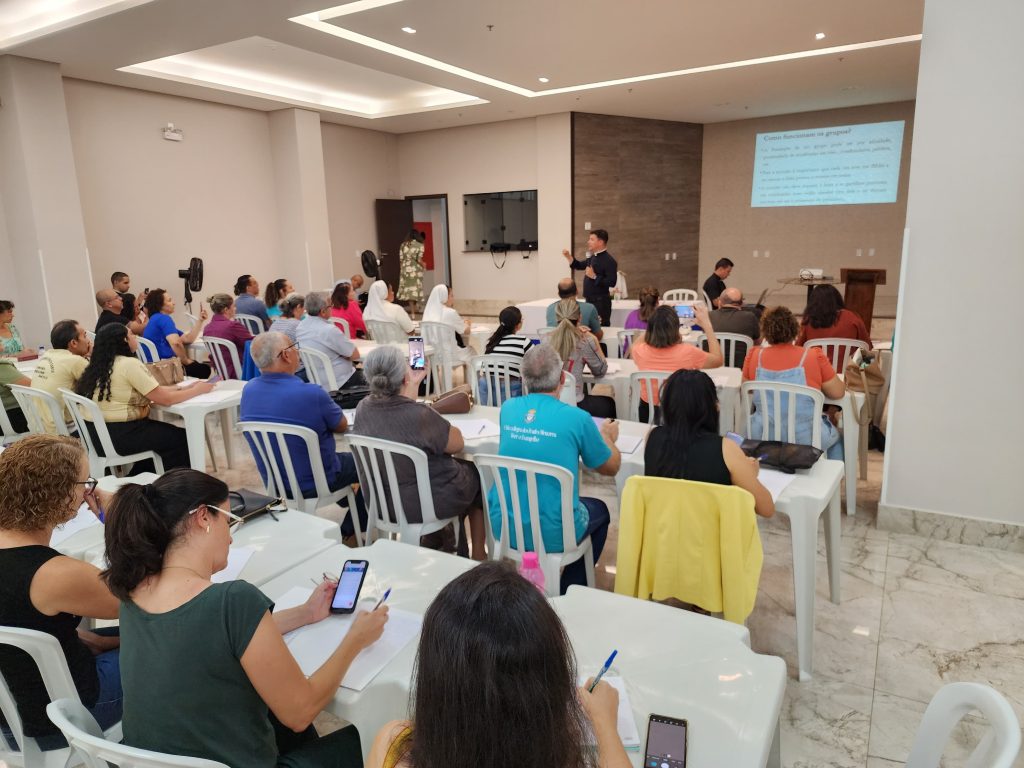Vicariato Norte recebe a formação do Projeto “Meditando a Palavra de Deus a partir de Comunidades Eclesiais Missionárias” Vicariato Norte recebe a formação do Projeto “Meditando a Palavra de Deus a partir de Comunidades Eclesiais Missionárias”