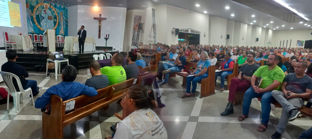Vicariato Leste recebe a formação do Projeto “Meditando a Palavra de Deus a partir de Comunidades Eclesiais Missionárias” Vicariato Leste recebe a formação do Projeto “Meditando a Palavra de Deus a partir de Comunidades Eclesiais Missionárias”