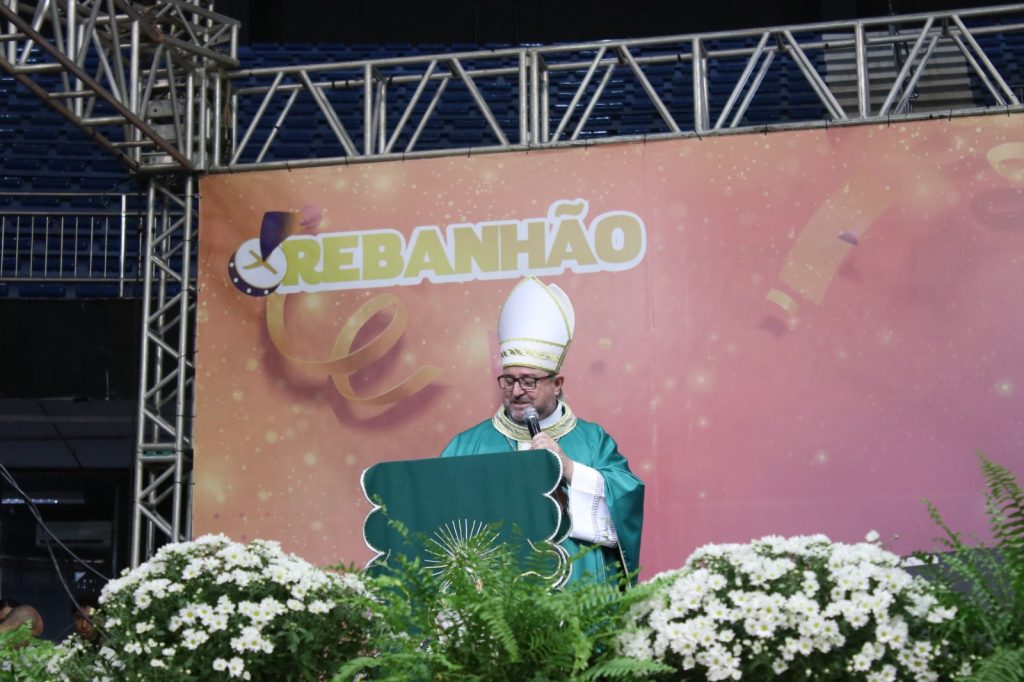 Durante Santa Missa no Rebanhão, Dom Antônio ressalta convite para nos alegrarmos nas provações Durante Santa Missa no Rebanhão, Dom Antônio ressalta convite para nos alegrarmos nas provações