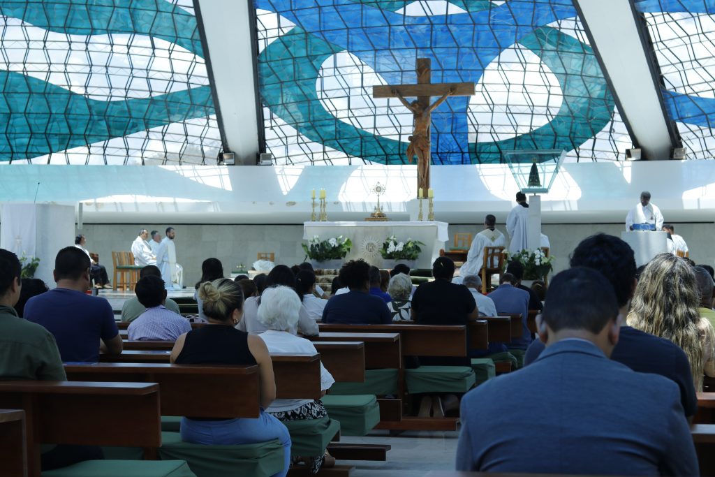 Fiéis de Brasília se unem em oração pelo Papa Francisco