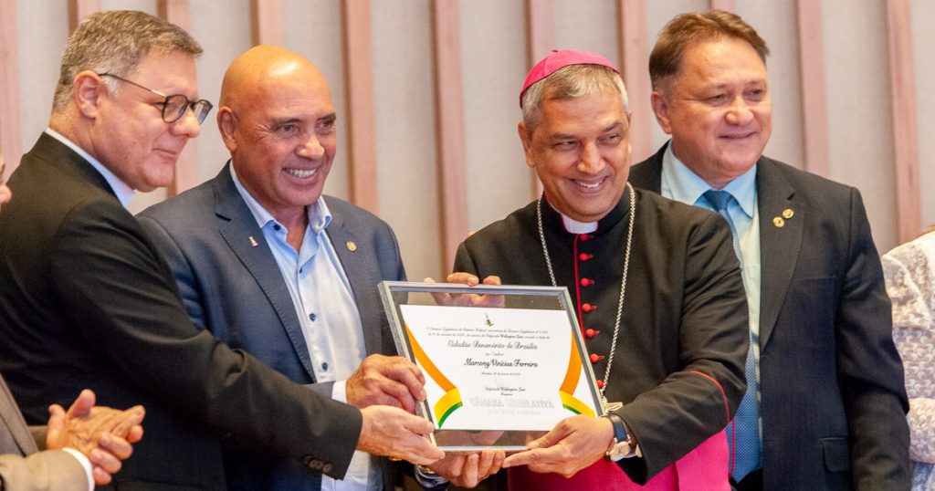 Dom Marcony Vinícius Ferreira recebe o título de cidadão benemérito de Brasília