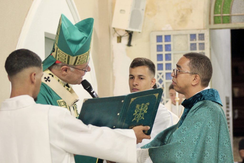 Padres da Arquidiocese de Brasília tomam posse canônica em paróquias de Planaltina e do Recanto