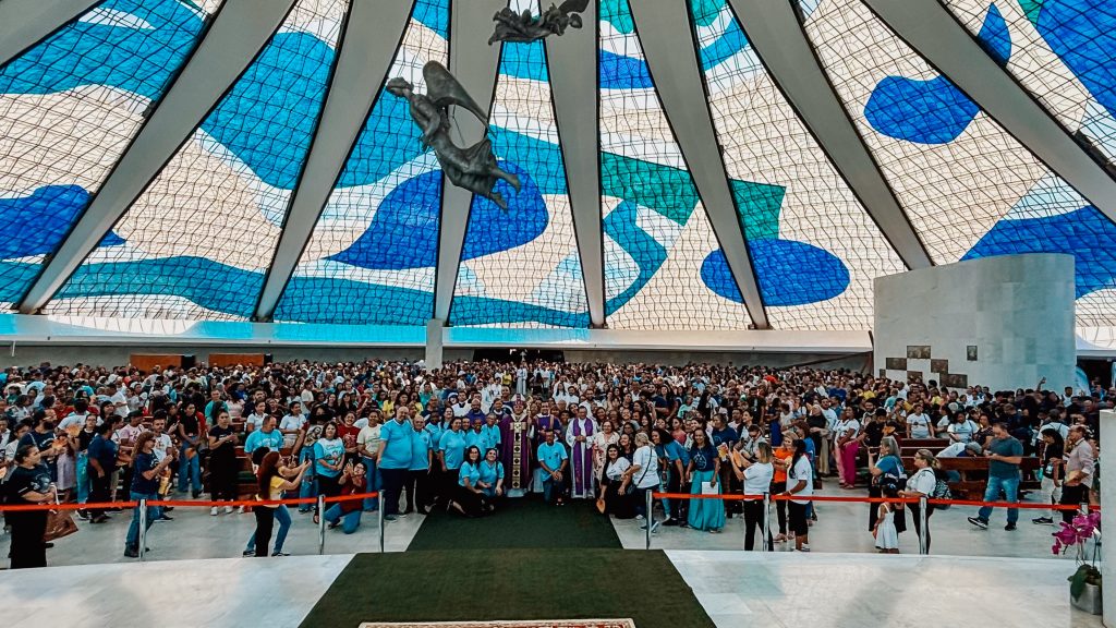 Presença expressiva de catequistas marca a Missa de envio na Catedral
