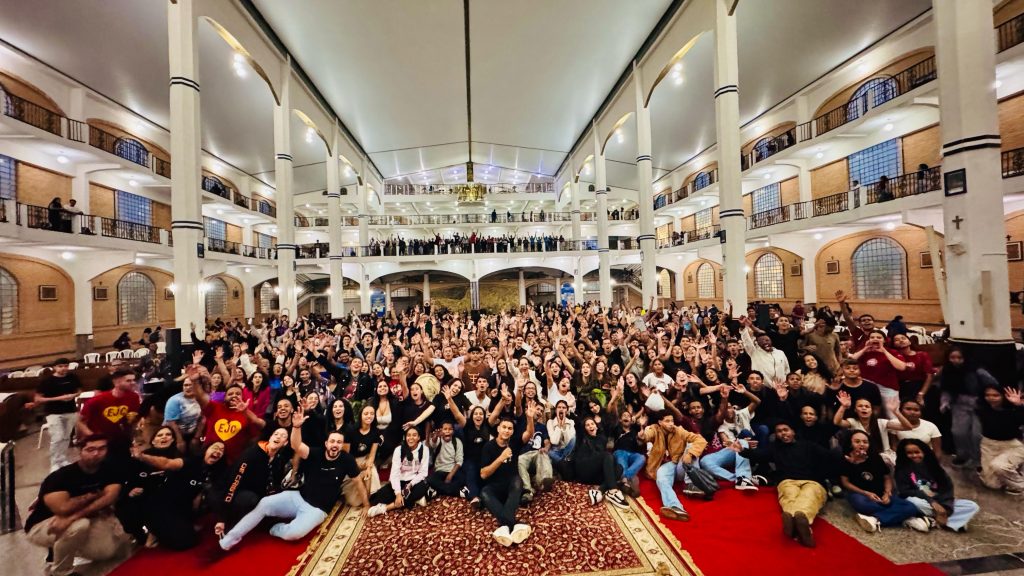 Vigília recebe mais de 4 mil jovens no Santuário Arquidiocesano Menino Jesus