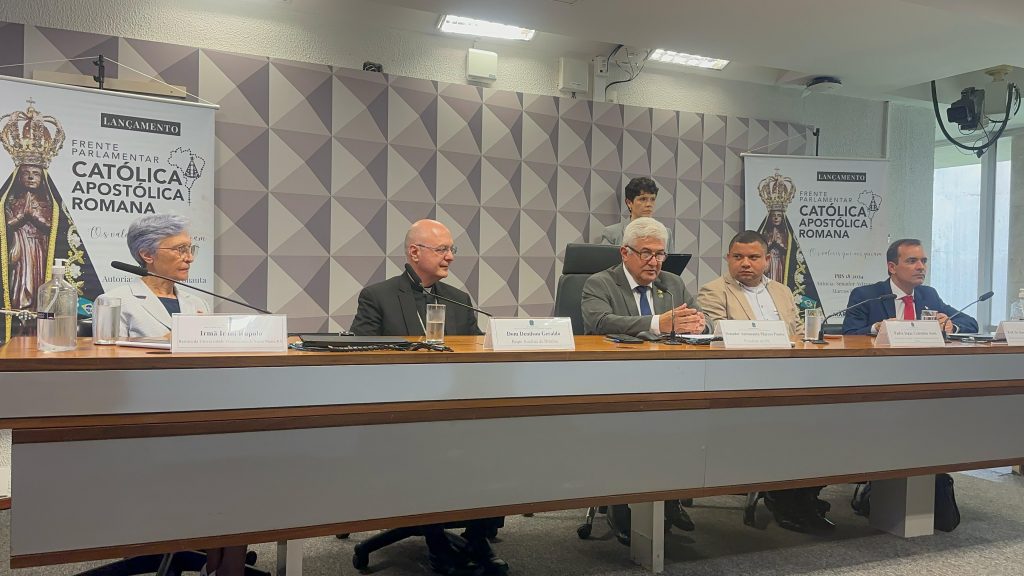 Dom Denilson participa de homenagem ao Papa Francisco no Senado