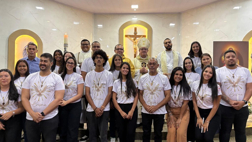 Paróquia São Vicente de Paulo, em Planaltina, tem 75 novos crismados Paróquia São Vicente de Paulo, em Planaltina, tem 75 novos crismados