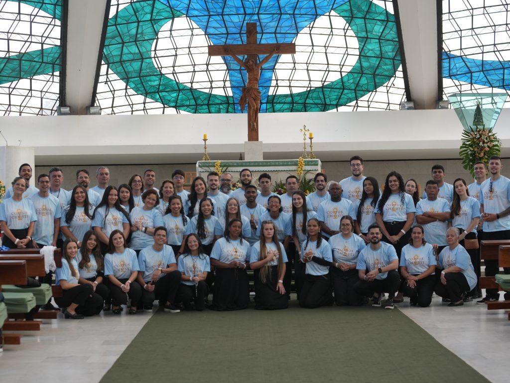 Corpus Christi 2025 tem Primeira Comunhão inédita de 50 adultos na Esplanada dos Ministérios