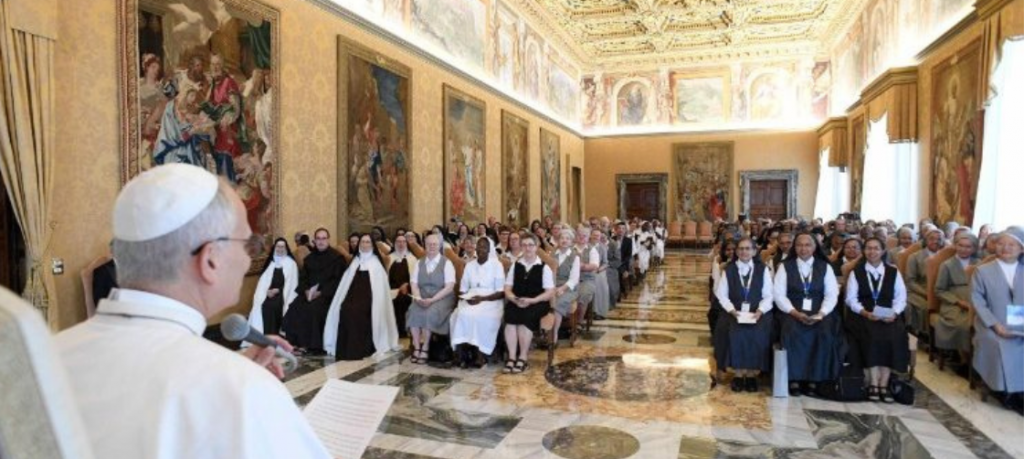 Papa destaca testemunho das religiosas e reza pela paz na Terra Santa Papa destaca testemunho das religiosas e reza pela paz na Terra Santa