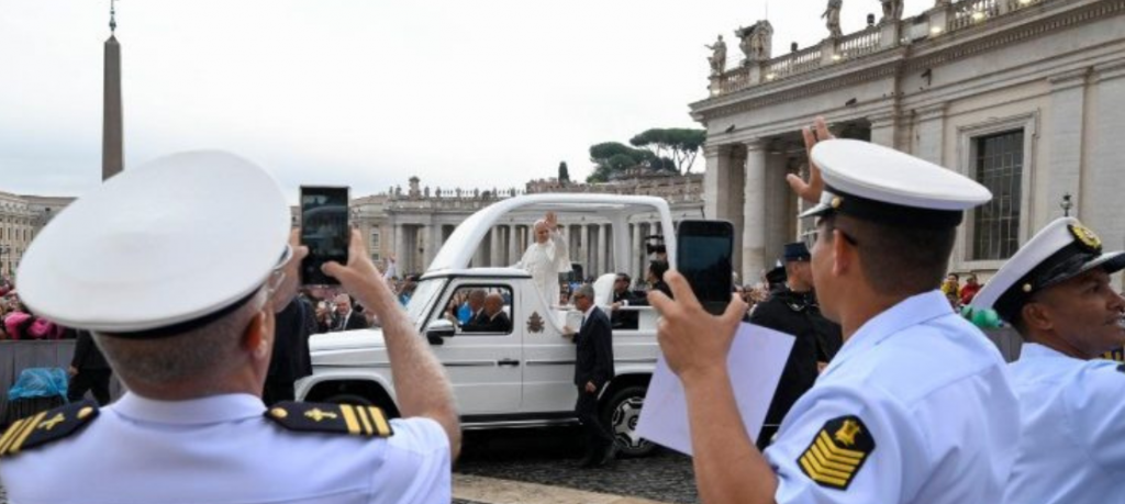 Papa Leão XIV abençoa peregrinos de língua portuguesa