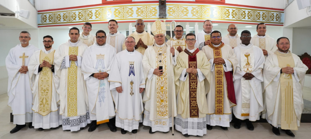 Padre Matteus Rogério toma Posse como Pároco da Paróquia Senhor Bom Jesus Padre Matteus Rogério toma Posse como Pároco da Paróquia Senhor Bom Jesus