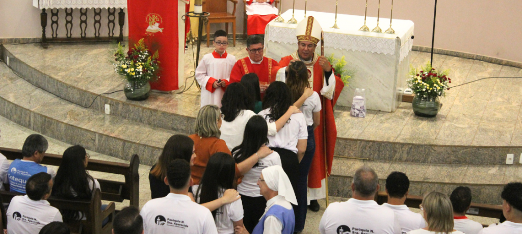 Crisma reúne jovens e famílias em noite de fé na Paróquia Nossa Senhora Aparecida Crisma reúne jovens e famílias em noite de fé na Paróquia Nossa Senhora Aparecida