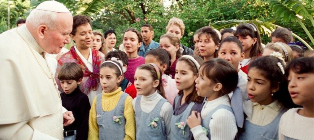 Os Papas e a escola: “porta da vida” onde a pessoa é formada Os Papas e a escola: “porta da vida” onde a pessoa é formada