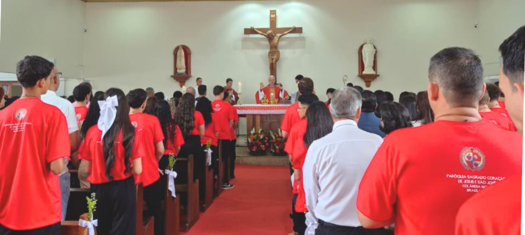 81 crismandos recebem o Sacramento do Crisma na Paróquia Sagrado Coração de Jesus e São José 81 crismandos recebem o Sacramento do Crisma na Paróquia Sagrado Coração de Jesus e São José