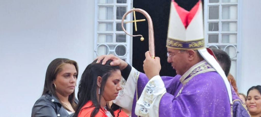 Crisma na Capela São Francisco de Assis Crisma na Capela São Francisco de Assis