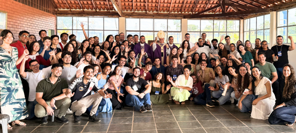 Retiro Universitário reacende esperança e compromisso missionário entre jovens Retiro Universitário reacende esperança e compromisso missionário entre jovens
