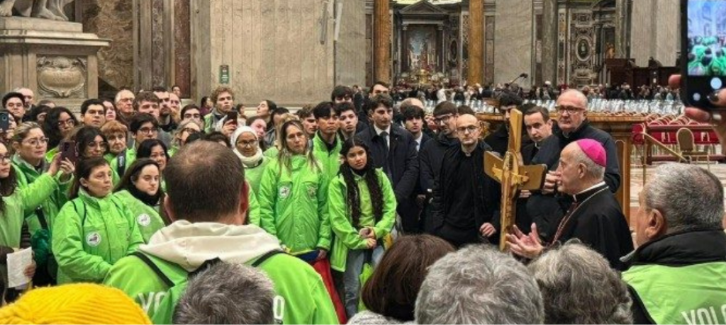 Jubileu da Esperança: voluntários realizam a última peregrinação pela Porta Santa