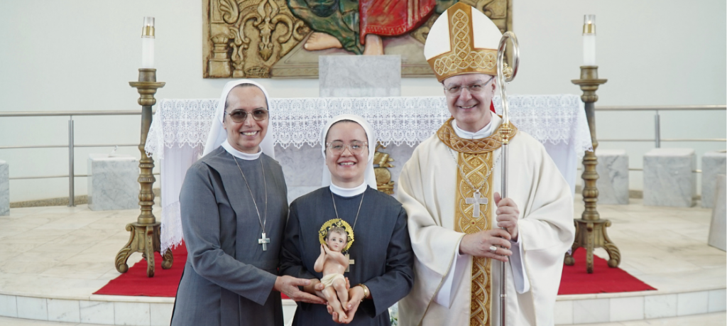 Irmã Maria Vanessa emite profissão religiosa na Paróquia Nossa Senhora da Glória