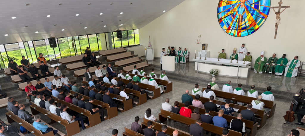 FATEO celebra abertura do Ano Letivo com Missa Solene e Profissão de Fé FATEO celebra abertura do Ano Letivo com Missa Solene e Profissão de Fé