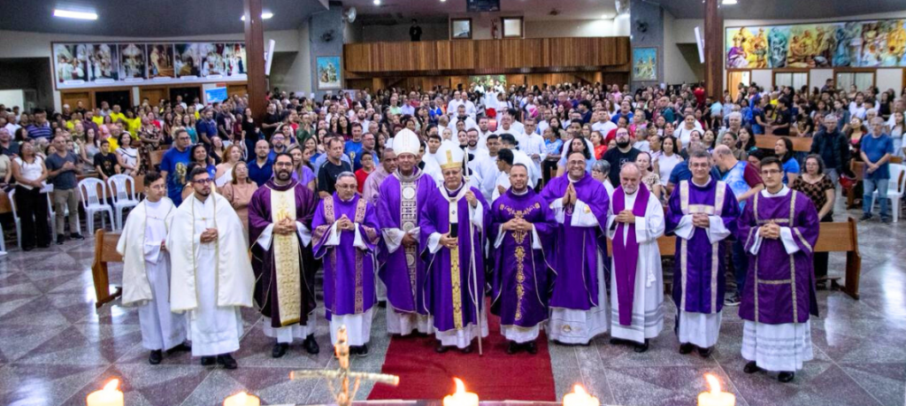 Paróquia São Sebastião recebe Visita Pastoral com presença do Cardeal Paulo Cezar e de Dom Vicente
