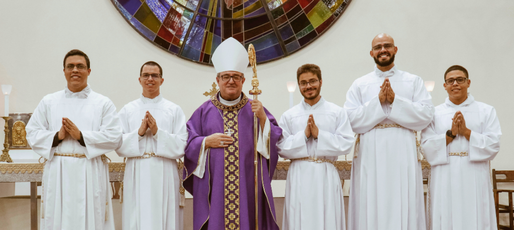 Seminaristas da Arquidiocese de Brasília são instituídos nos Ministérios de Leitorado e Acolitato Seminaristas da Arquidiocese de Brasília são instituídos nos Ministérios de Leitorado e Acolitato