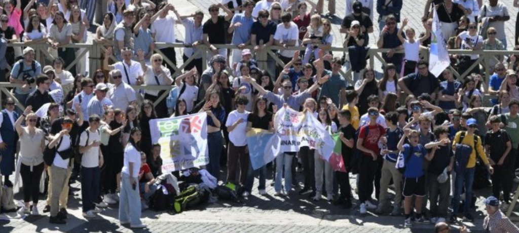 Papa Leão XIV: a Páscoa reacende a esperança em meio às sombras da guerra