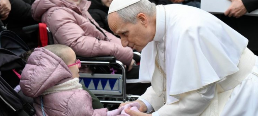 Papa: caminhar com doentes e migrantes segundo o estilo de Deus