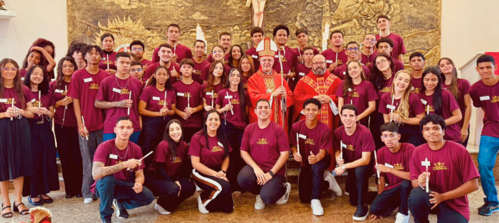 Crisma na Paróquia São Marcos e São Lucas reúne 140 jovens em celebração marcada pela fé e compromisso cristão