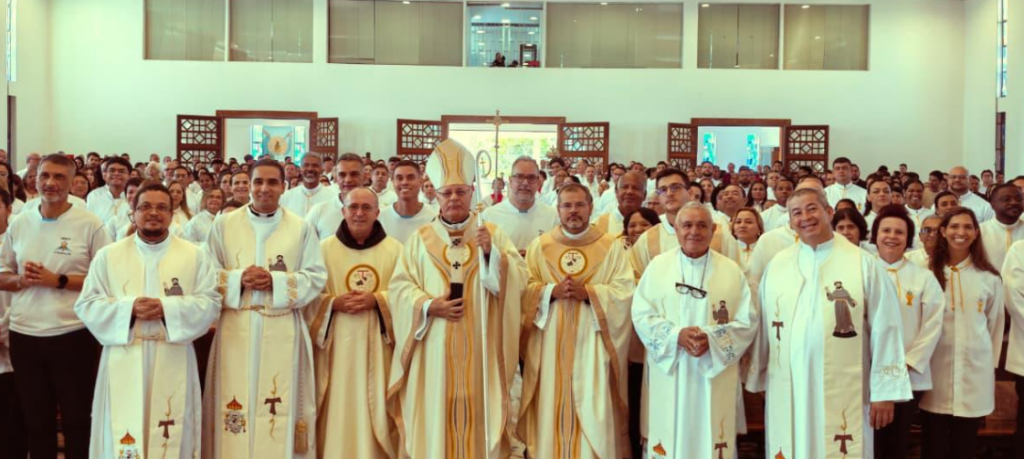 Arquidiocese de Brasília realiza investidura de novos Ministros Extraordinários da Sagrada Comunhão por vicariatos