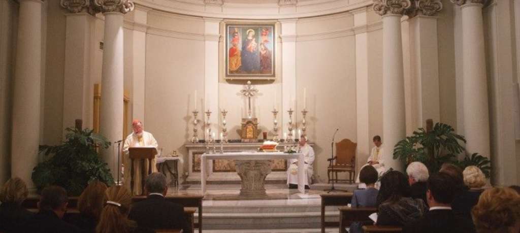 Vaticano reafirma que homilia na Missa é reservada a sacerdotes e diáconos