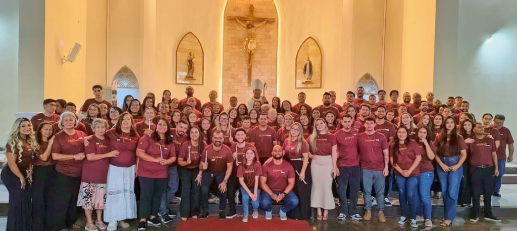 Crisma fortalece adultos na missão evangelizadora na Paróquia São Miguel Arcanjo
