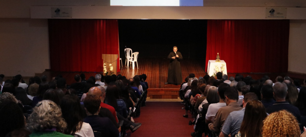 Arquidiocese de Brasília inicia ciclo de formação arquidiocesana de liturgia com foco na dimensão mistagógica Arquidiocese de Brasília inicia ciclo de formação arquidiocesana de liturgia com foco na dimensão mistagógica