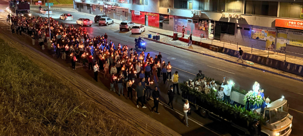 Caminhada Mariana Luminosa reuniu fiéis em celebração pelos 56 anos da Catedral de Brasília