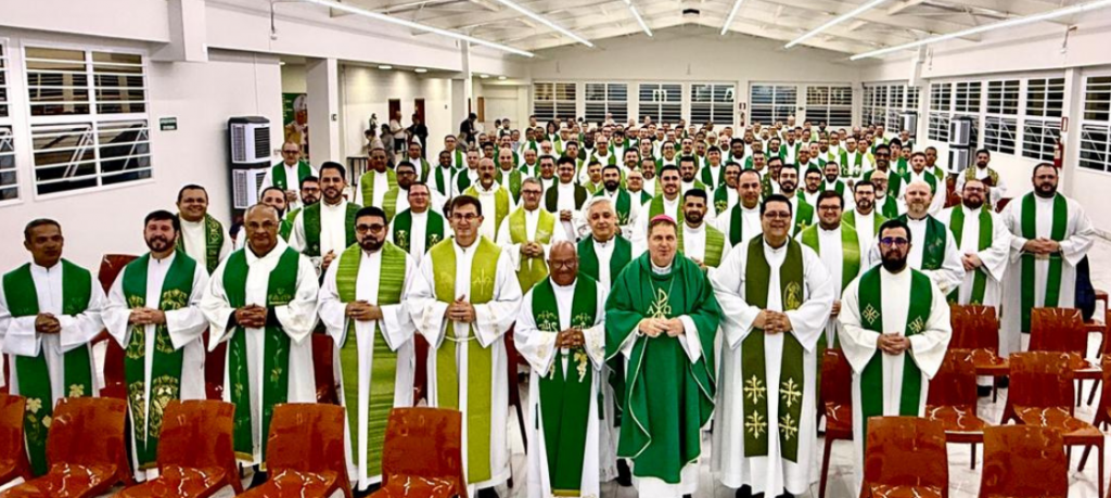 Cultura digital e inteligência artificial pautam encontro nacional de formadores de seminários