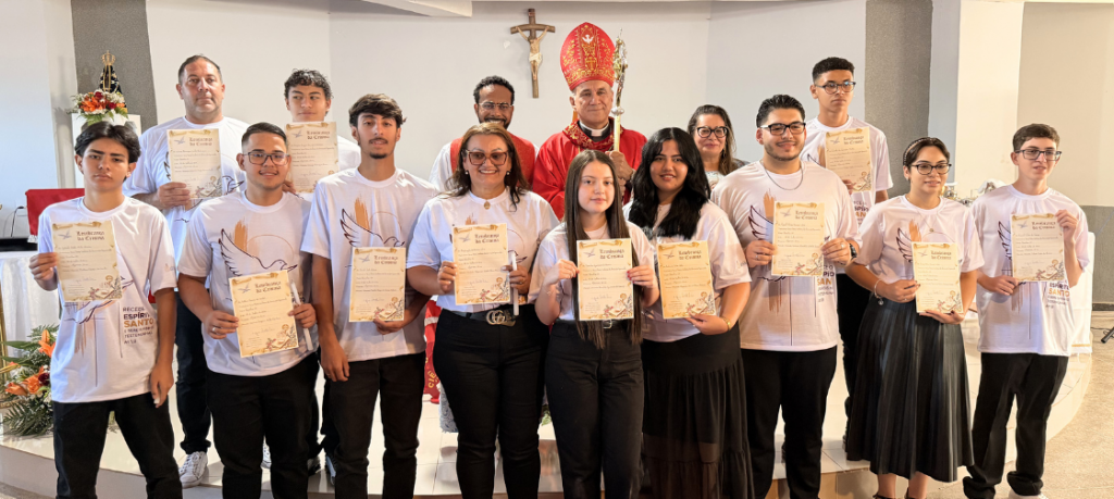 Dom José Ronaldo preside celebração da Crisma de 35 fiéis na Paróquia Nossa Senhora da Conceição Aparecida
