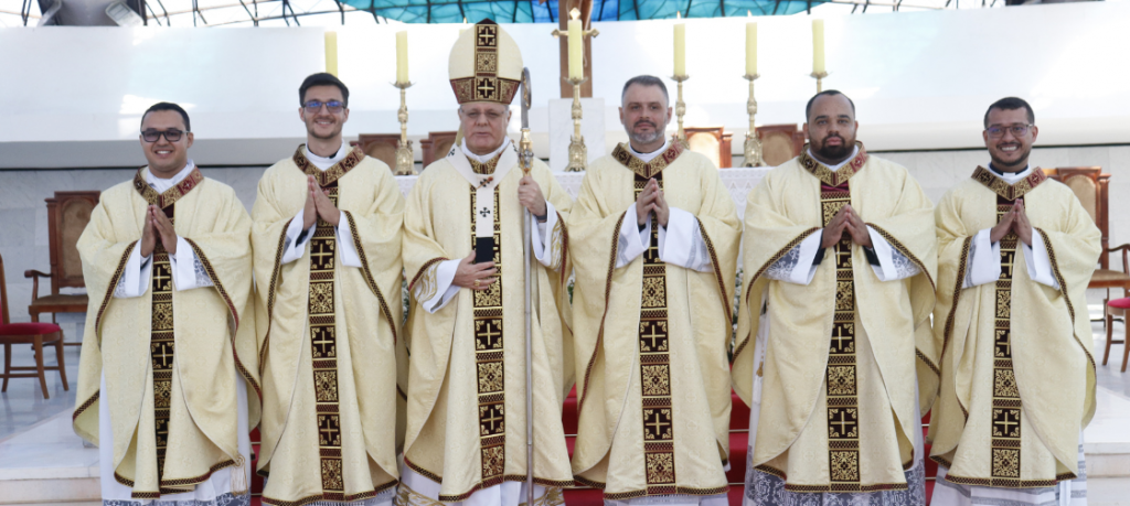 Arquidiocese de Brasília ordena cinco novos Presbíteros